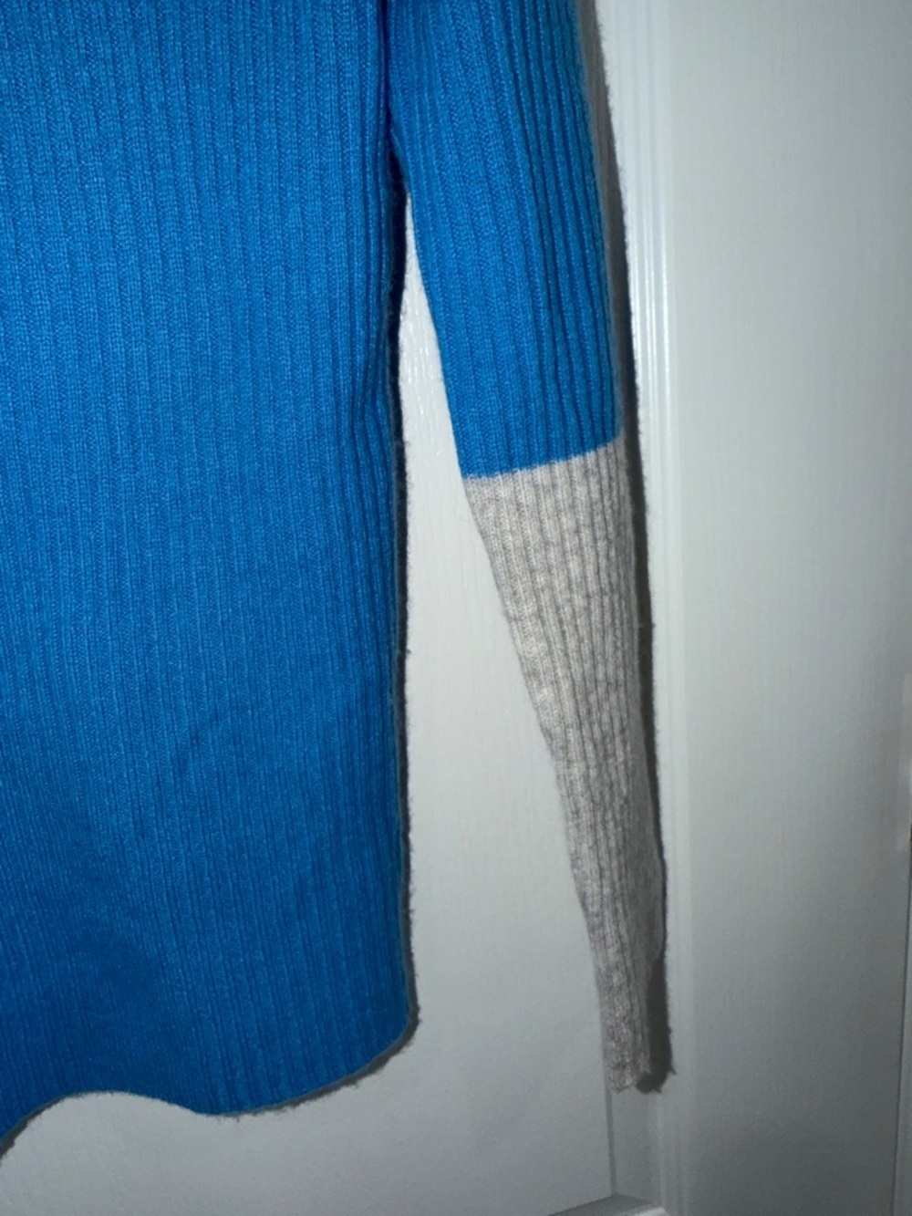 Pure Amici 100% cashmere  Bright Blue Ribbed Turtleneck with Light Gray Cuffs XS - Picture 6 of 7